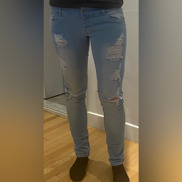 Maternity jeans Mama Licious ripped jeans with full belly panel - Picture 2 of 6